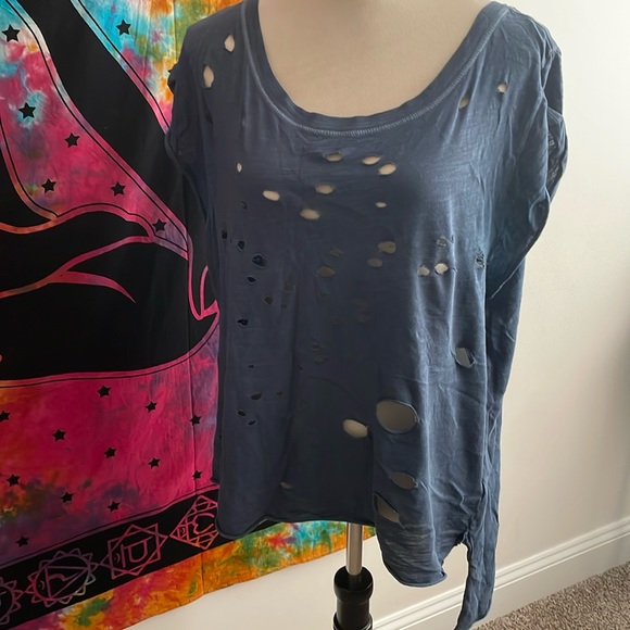 We the Free Distressed Short Sleeve Tank in Blue Size M - Picture 3 of 6